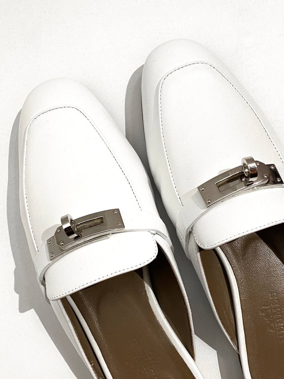 Hermes Hermes Kelly Buckle Logo White Leather Oz Flat Mules Shoes Size US 5 / IT 35 - 8 Thumbnail