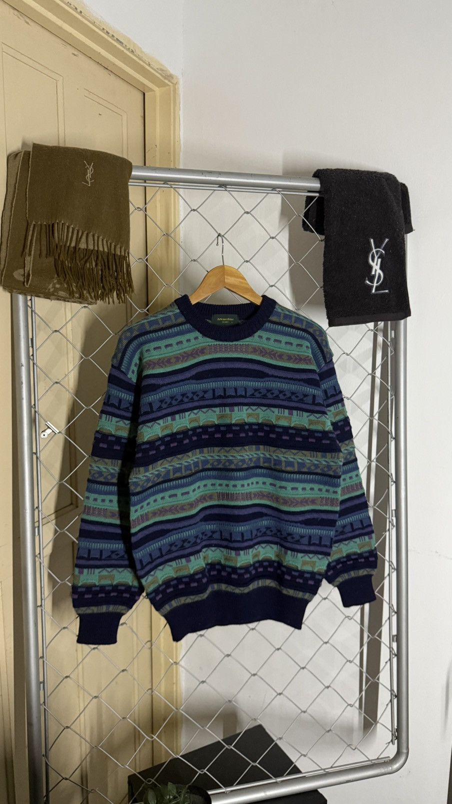 Japanese Brand Vintage Artemodena Uomo 3D Knit Abstract Sweater Pullover Size US L / EU 52-54 / 3 - 1 Thumbnail