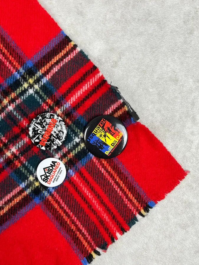 Dsquared2 Dsquared2 Red & Green Wool Tartan Plaid Pin Scarf Size ONE SIZE - 5 Thumbnail