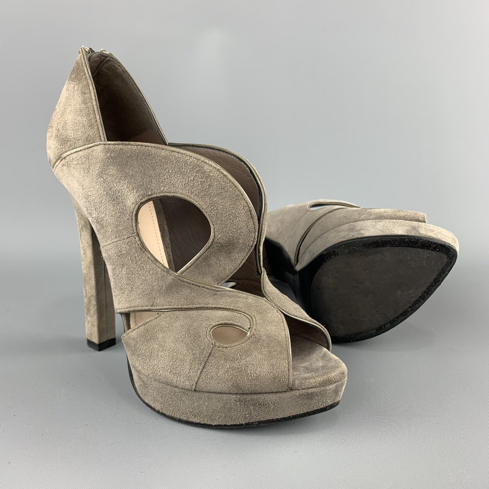 Bottega Veneta Size 7 Grey Suede Patent Leather Piping Peep Toe Sandals Size US 7 / IT 37 - 3 Thumbnail