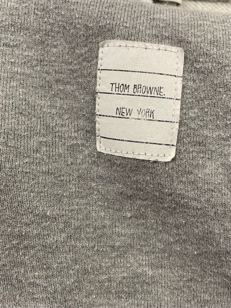 Thom Browne Thom browne Gray four-striped round-neck sweatshirt 2504-Ne Size US XS / EU 42 / 0 - 5 Thumbnail