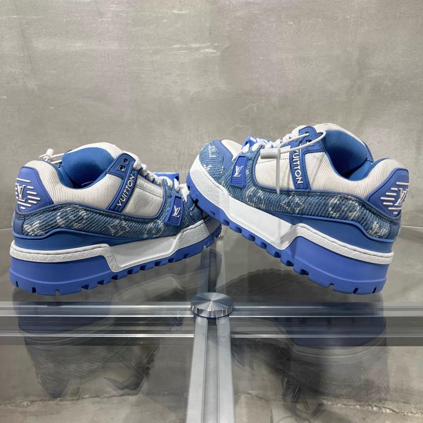 Louis Vuitton LV Trainer White Blue Denim UK2.5/EUR36.5 Size US 6 / IT 36 - 5 Thumbnail