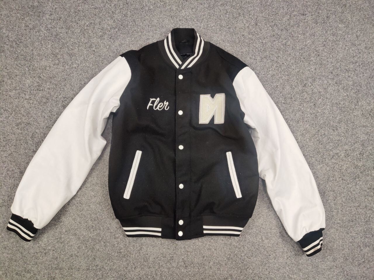 Japanese Brand Vintage 90's Japanese Black White Logo Varsity Bomber Jacket Size US L / EU 52-54 / 3 - 11 Thumbnail