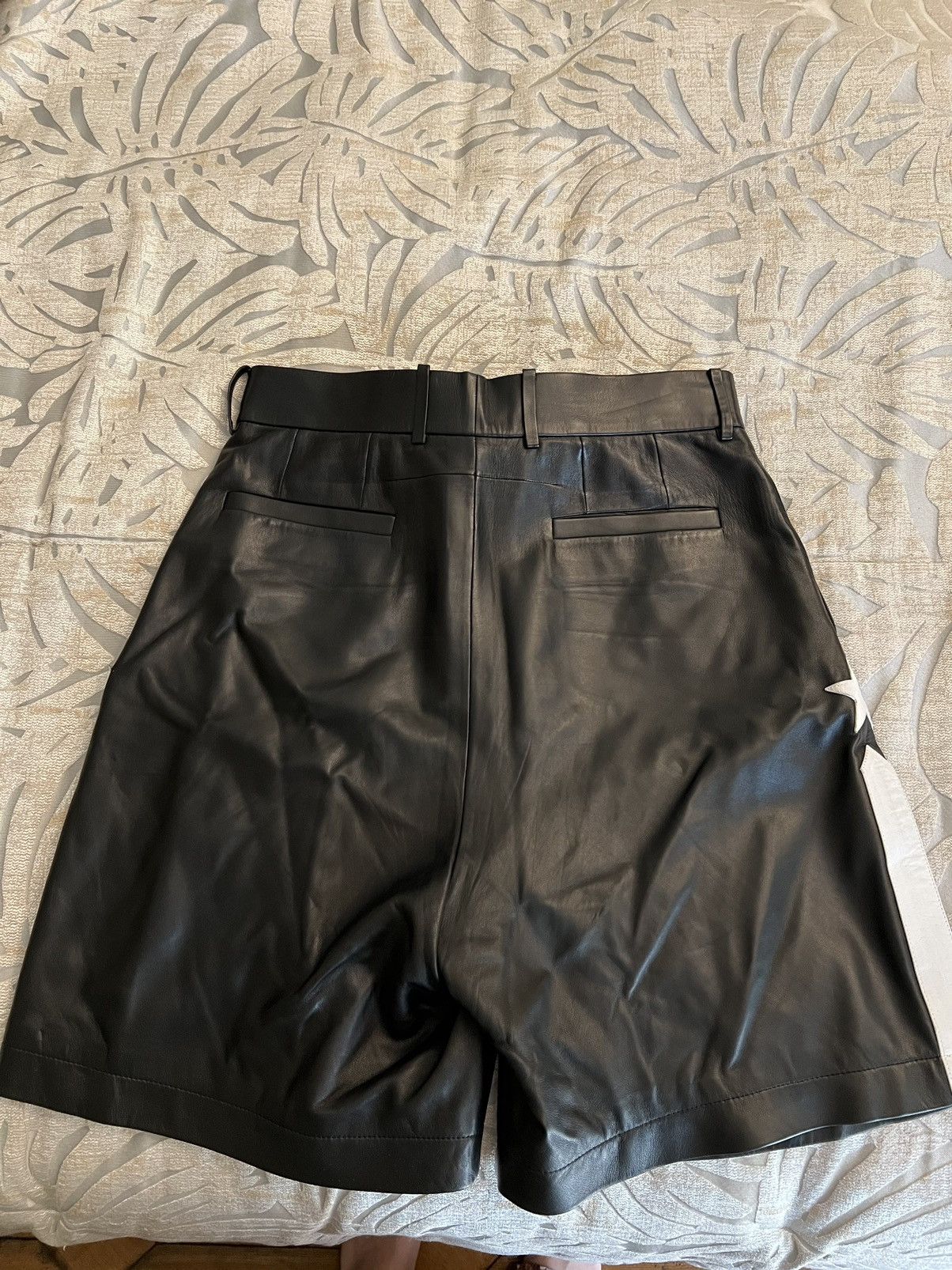Givenchy Givenchy Tailored Bermuda Star Leather Shorts Size US 30 / EU 46 - 3 Thumbnail