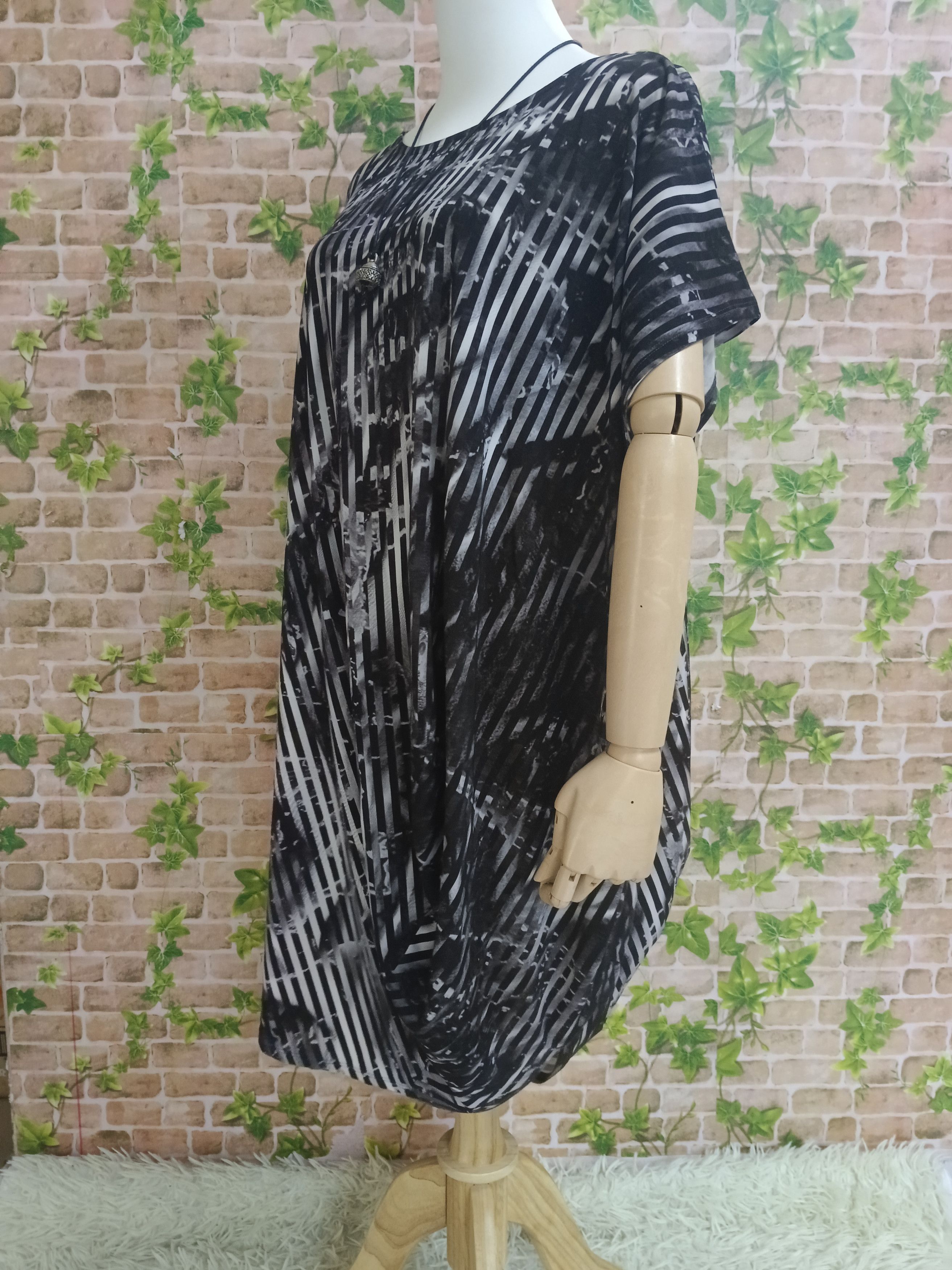 Issey Miyake ISSEY MIYAKE GRAPHIC STRIPE DRAPED TUNIC MID DRESS Size M / US 6-8 / IT 42-44 - 4 Thumbnail