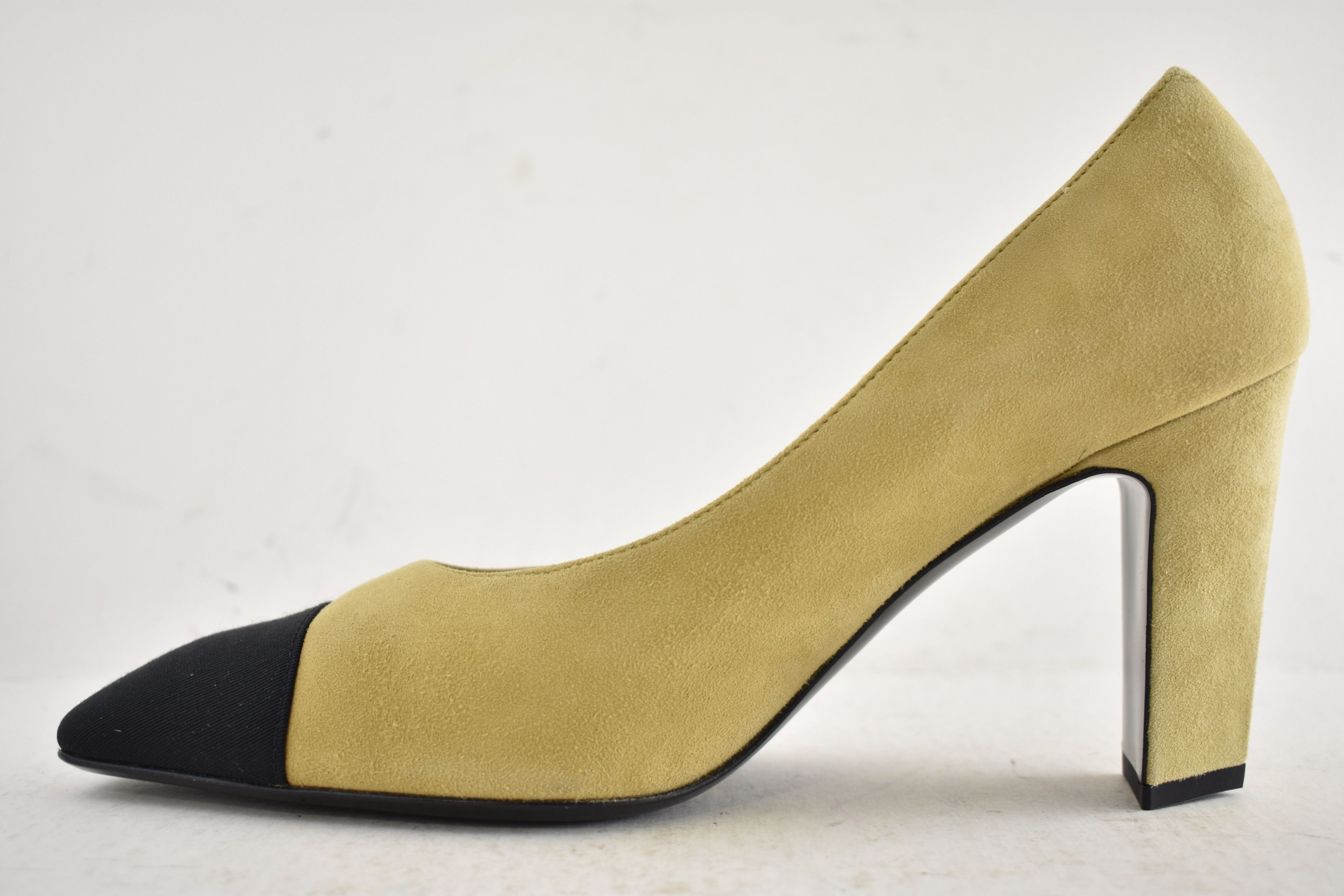 Chanel 25A Suede Black Square CC Crystal Logo Heel Of Fame Pump 39 Size US 9 / IT 39 - 10 Thumbnail