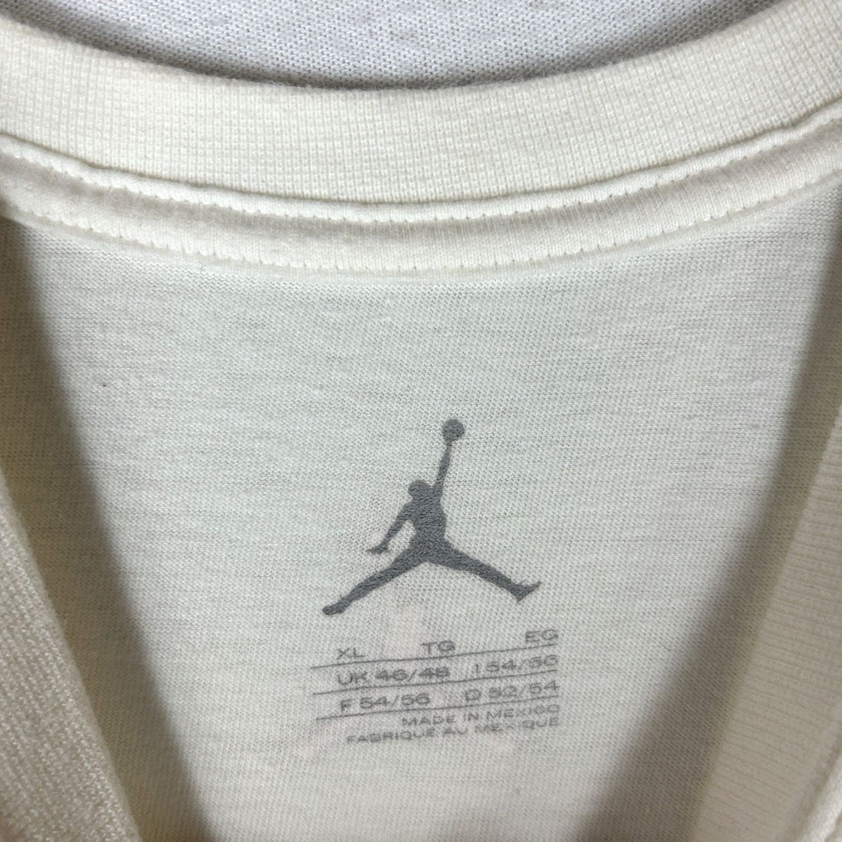 Jordan Brand Nike Dwayne Wade Jordan T-Shirt Men's XL Beige Short Sleeve Graphic Print 80s 90s Casual Shirt Mens Size US XL / EU 56 / 4 - 3 Thumbnail