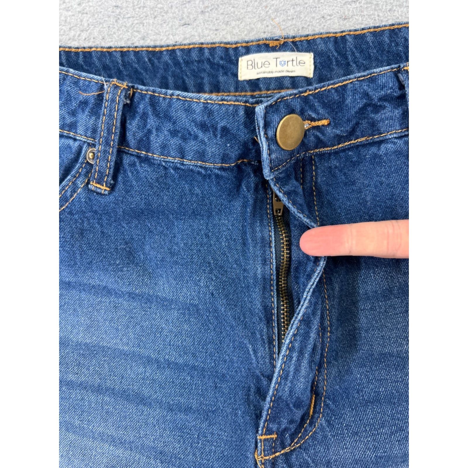Vintage Blue Turtle Denim Short Womens 32x4 High Rise Cut-Off Button 5-Pocket Blue Shorts Medium Wash Casual Womens Beach 90s? Size 34" / US 12 / IT 48 - 6 Thumbnail