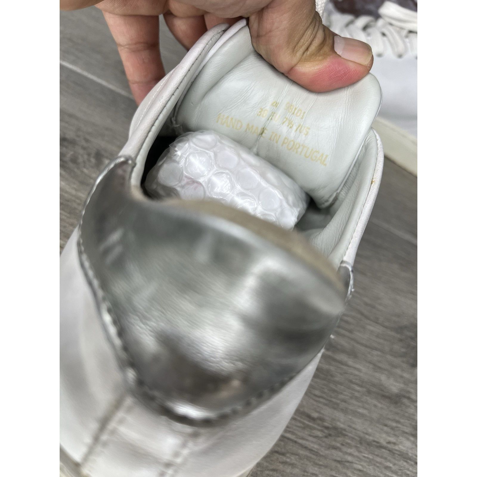 Axel Arigato Axel Arigato Womens Size 7.5 White Silver Sneakers Leather L Size US 7.5 / IT 37.5 - 8 Thumbnail