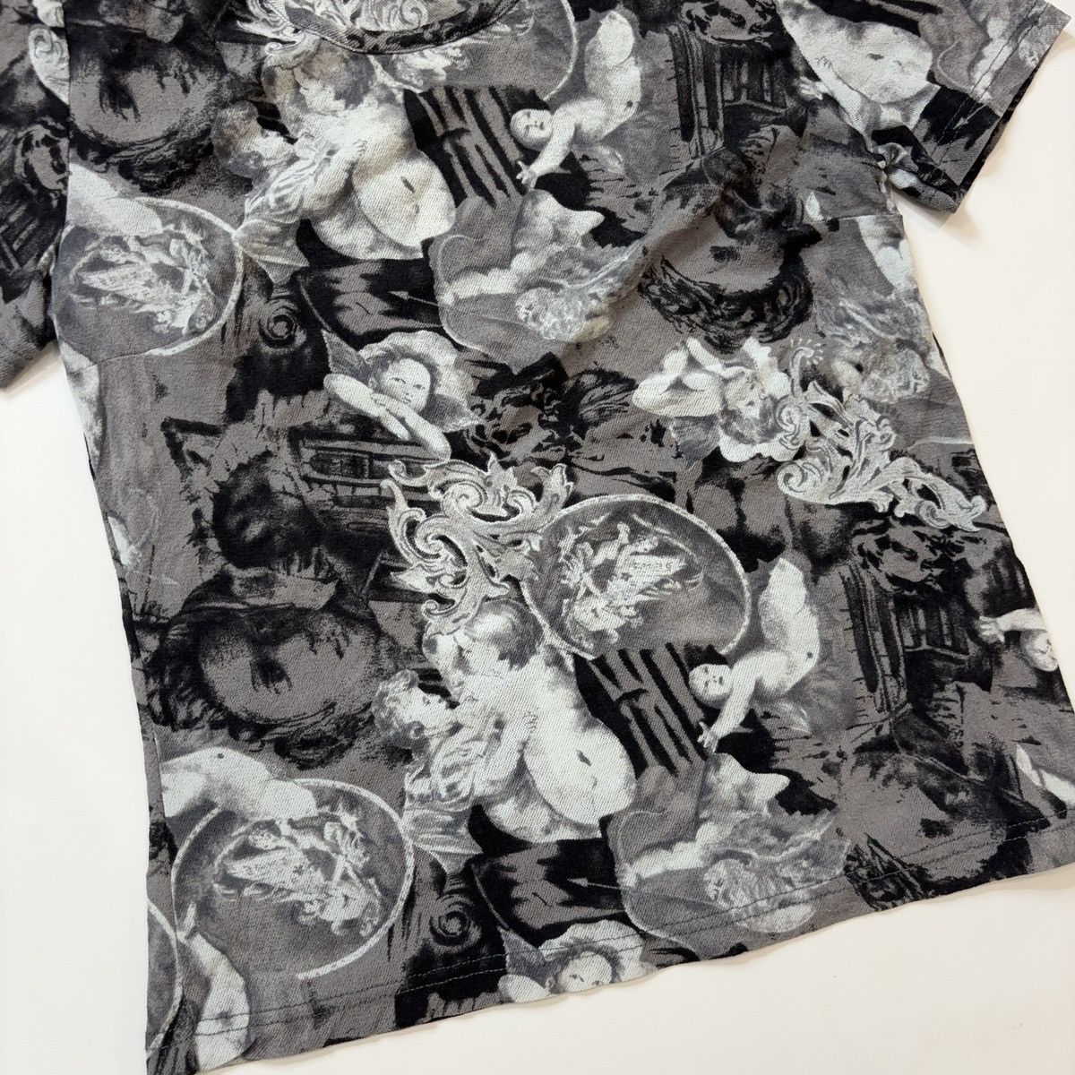 Vintage PRINTED VINTAGE MESH TEE T-SHIRT ANGELS 2000s Size ONE SIZE - 3 Thumbnail