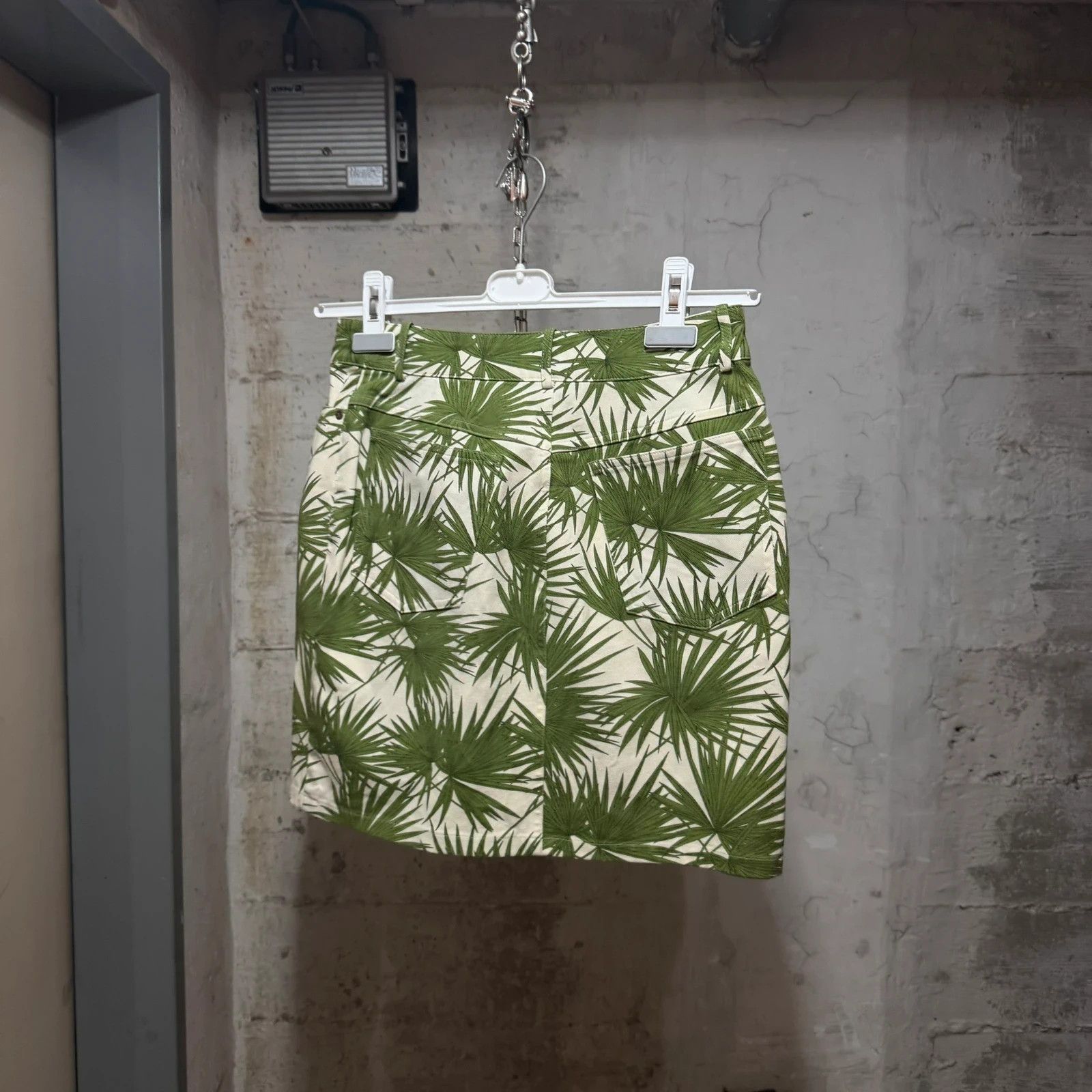 Celine S/S 2004 Celine yucca leaf print skirt Size 28" / US 6 / IT 42 - 6 Thumbnail