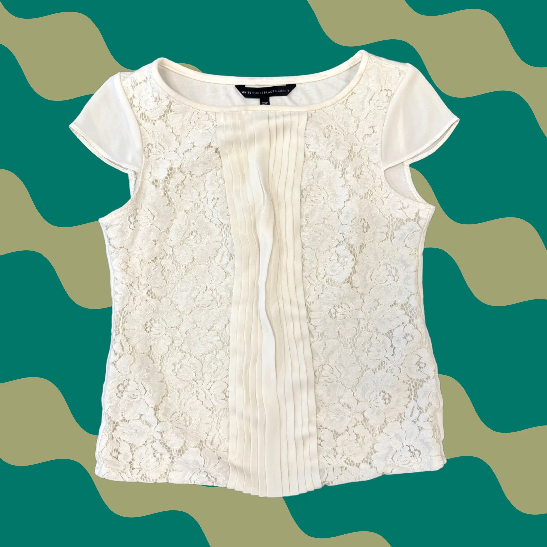 Vintage VINTAGE Y2K White House Black Market Lace Pleat White Short Sleeve Blouse XS Womens Shirt Size XS / US 0-2 / IT 36-38 - 1 Thumbnail