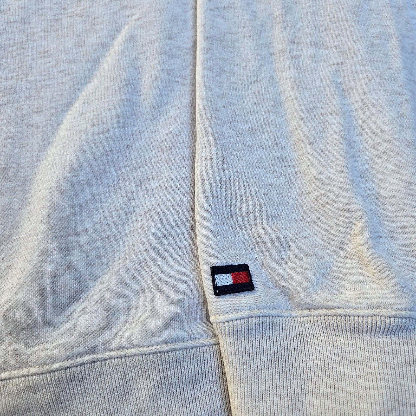 Tommy Hilfiger Vintage Tommy Hilfiger "Golf" Crew Neck Size XL Grey/Cream Size US XL / EU 56 / 4 - 2 Thumbnail