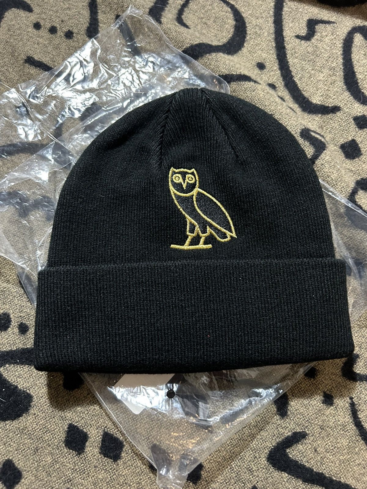 October's Very Own 2022 Classic Owl Beanie Size ONE SIZE - 5 Thumbnail