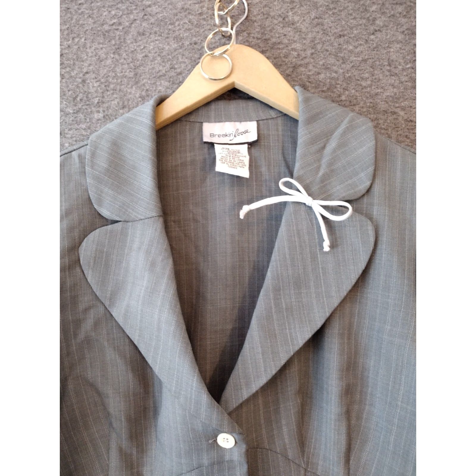 Vintage BREAKIN' LOOSE Women's Blazer Shirt Gray Striped Short Jacket with Pockets 11/12 Adult Womens Size L / US 10 / IT 46 - 3 Thumbnail