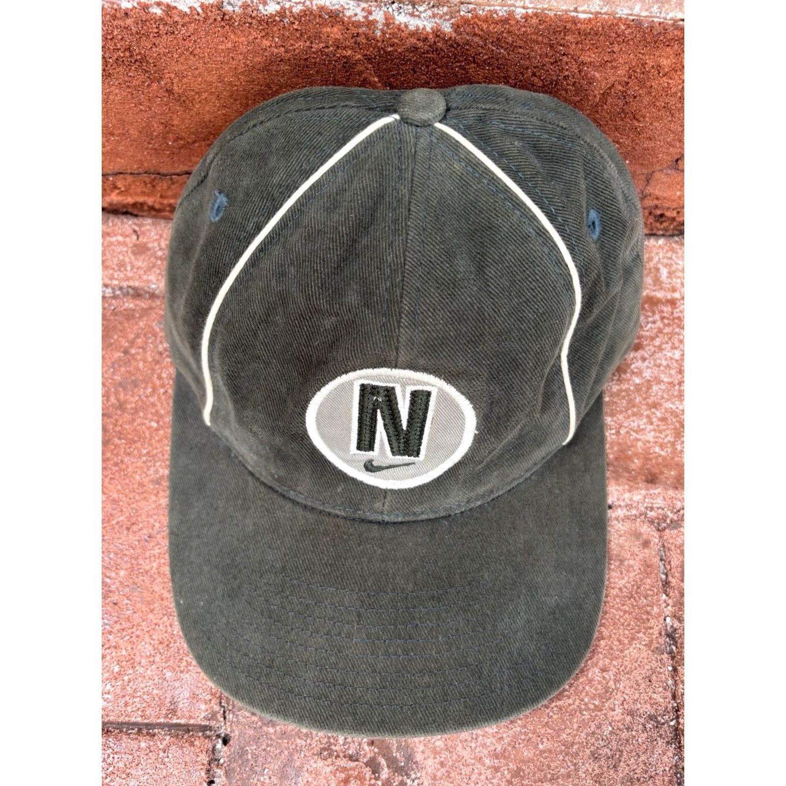 Nike VINTAGE Nike Embroidered Swoosh Logo Strap Back Hat Forest Green Baseball Cap Men One Size Green 90s Casual Adjustable Size ONE SIZE - 3 Thumbnail