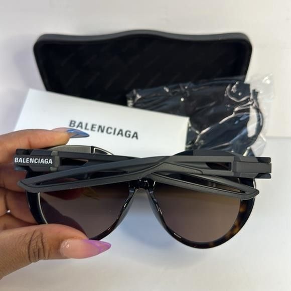 Balenciaga New Authentic Balenciaga Black/Brown BB0024S Oversized Sungl Size ONE SIZE - 4 Thumbnail