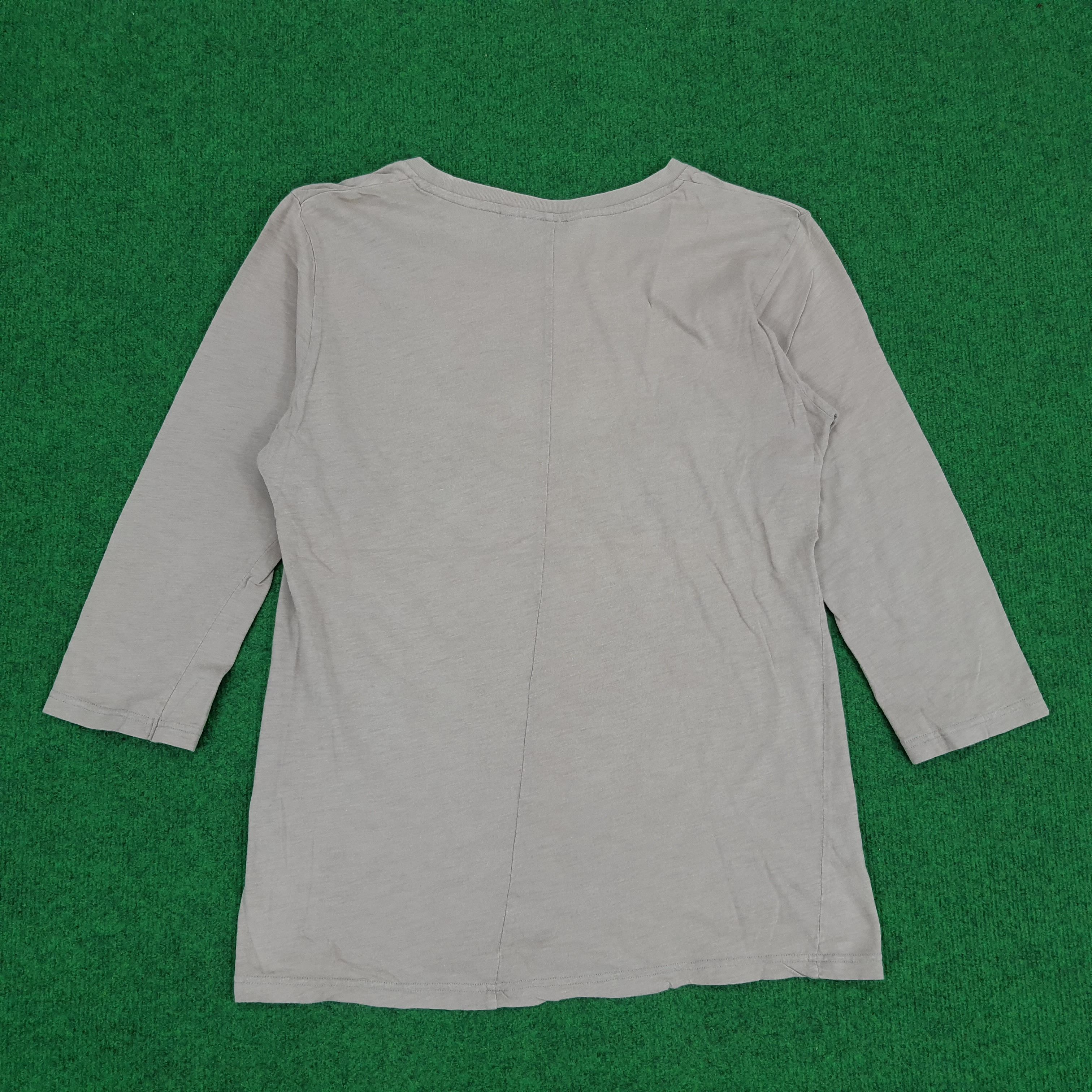Undercover × Uniqlo Vintage Uniqlo Undercover Japanese Brand T-shirt Size S / US 4 / IT 40 - 3 Thumbnail