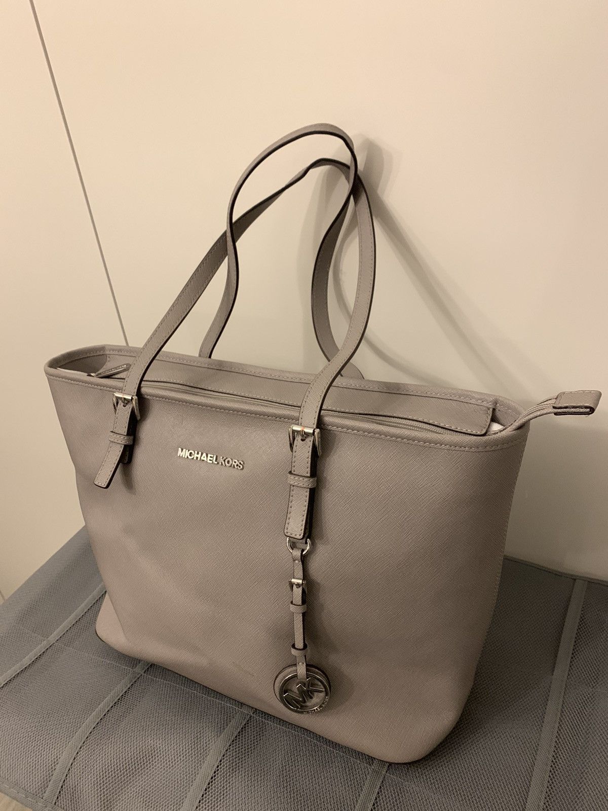 RARE Michael Kors “Jet Set offers Item“ Medium Leather Tote Bag in Taupe