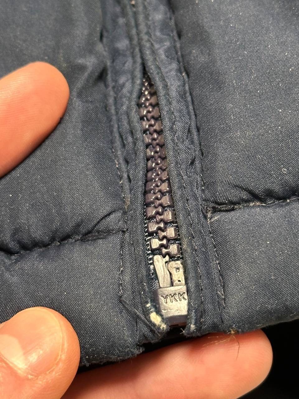 Nike Vintage Nike 2000s Navy Down Puffer Vest with Packable Hood Size US S / EU 44-46 / 1 - 19 Thumbnail