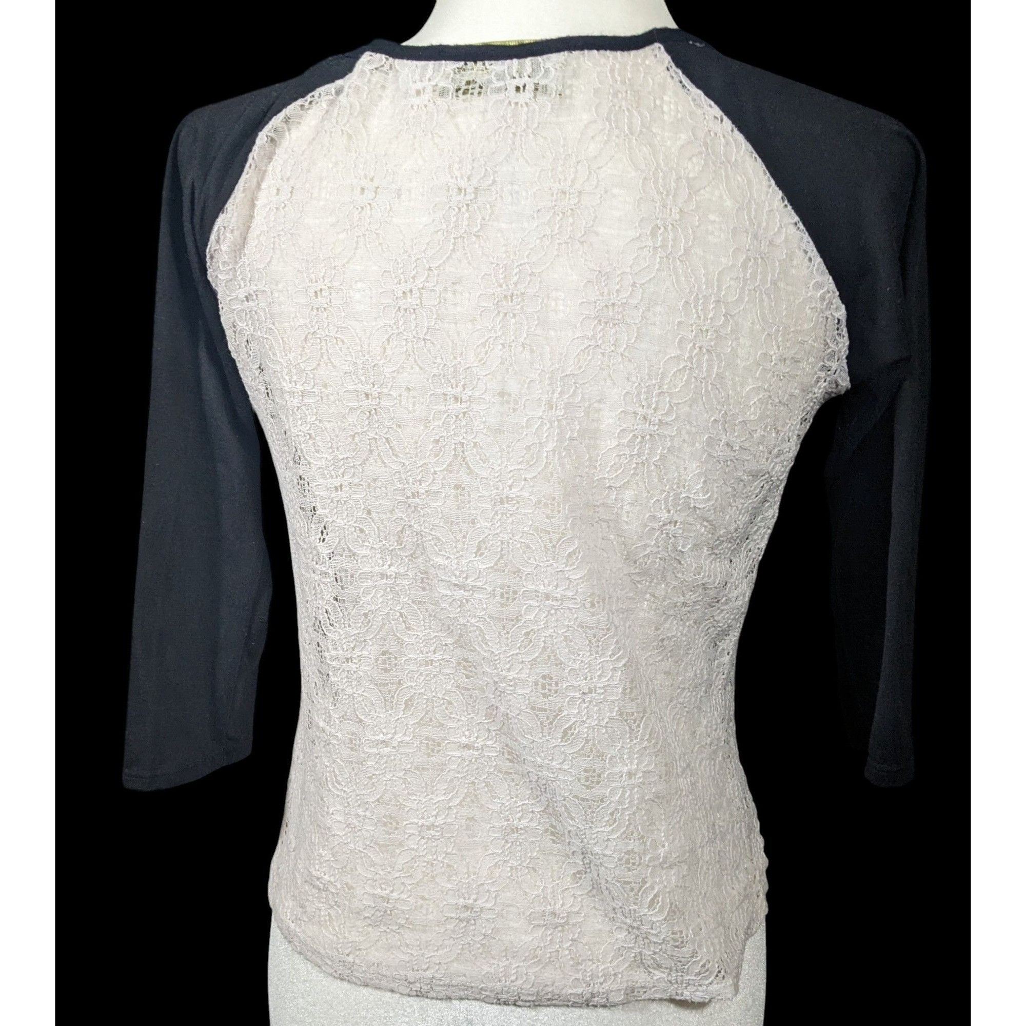 Other Woo Raglan Floral Lace Black And White Top Size Small Size S / US 4 / IT 40 - 2 Thumbnail