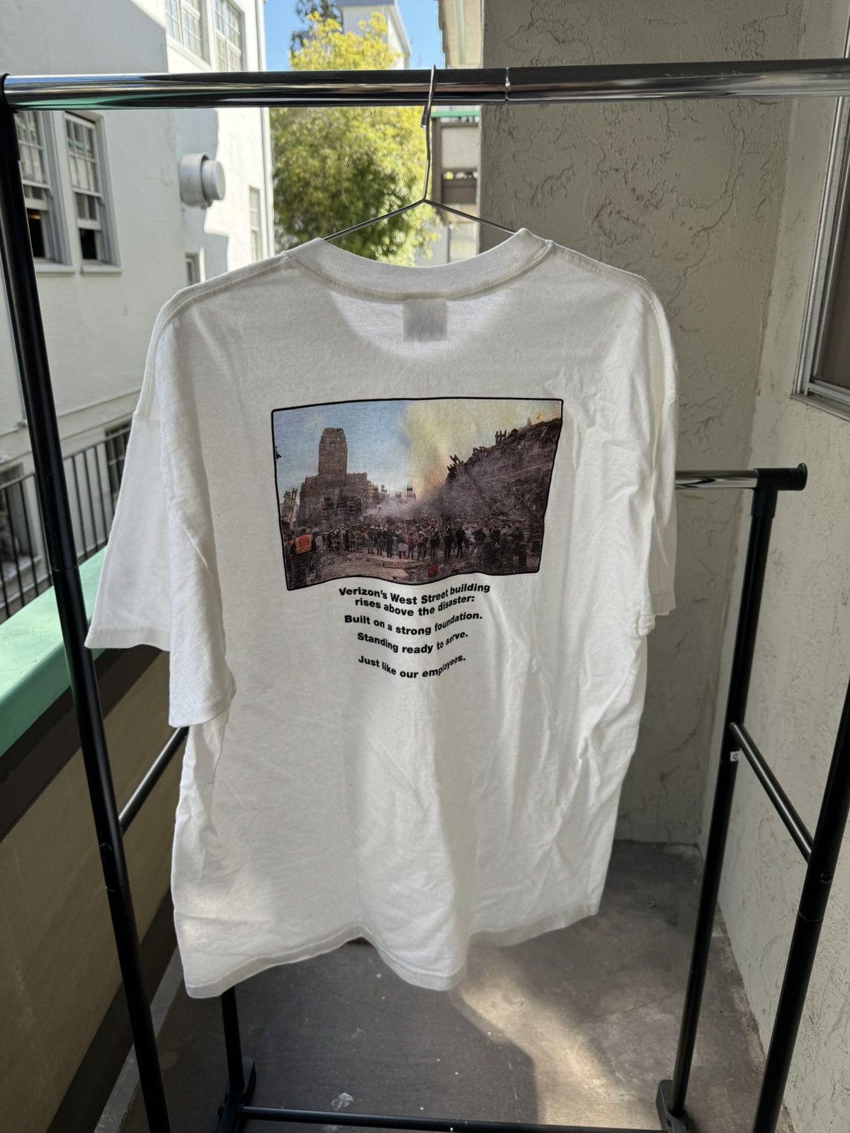 Vintage Verizon 9/11 West Building Tee Size US XL / EU 56 / 4 - 2 Thumbnail