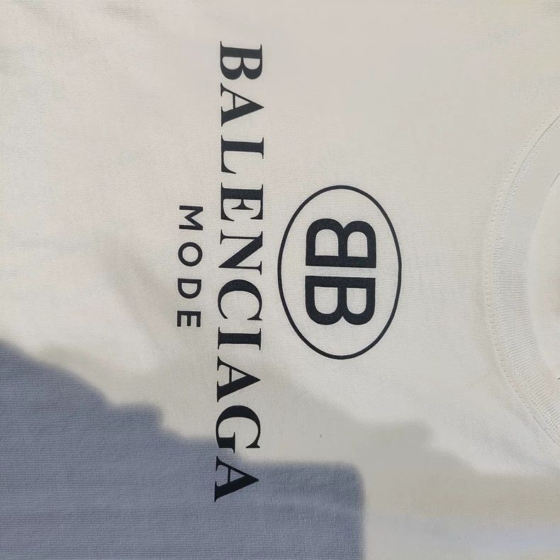 Balenciaga Balenciaga White round neck short short sleeve Size US M / EU 48-50 / 2 - 4 Thumbnail