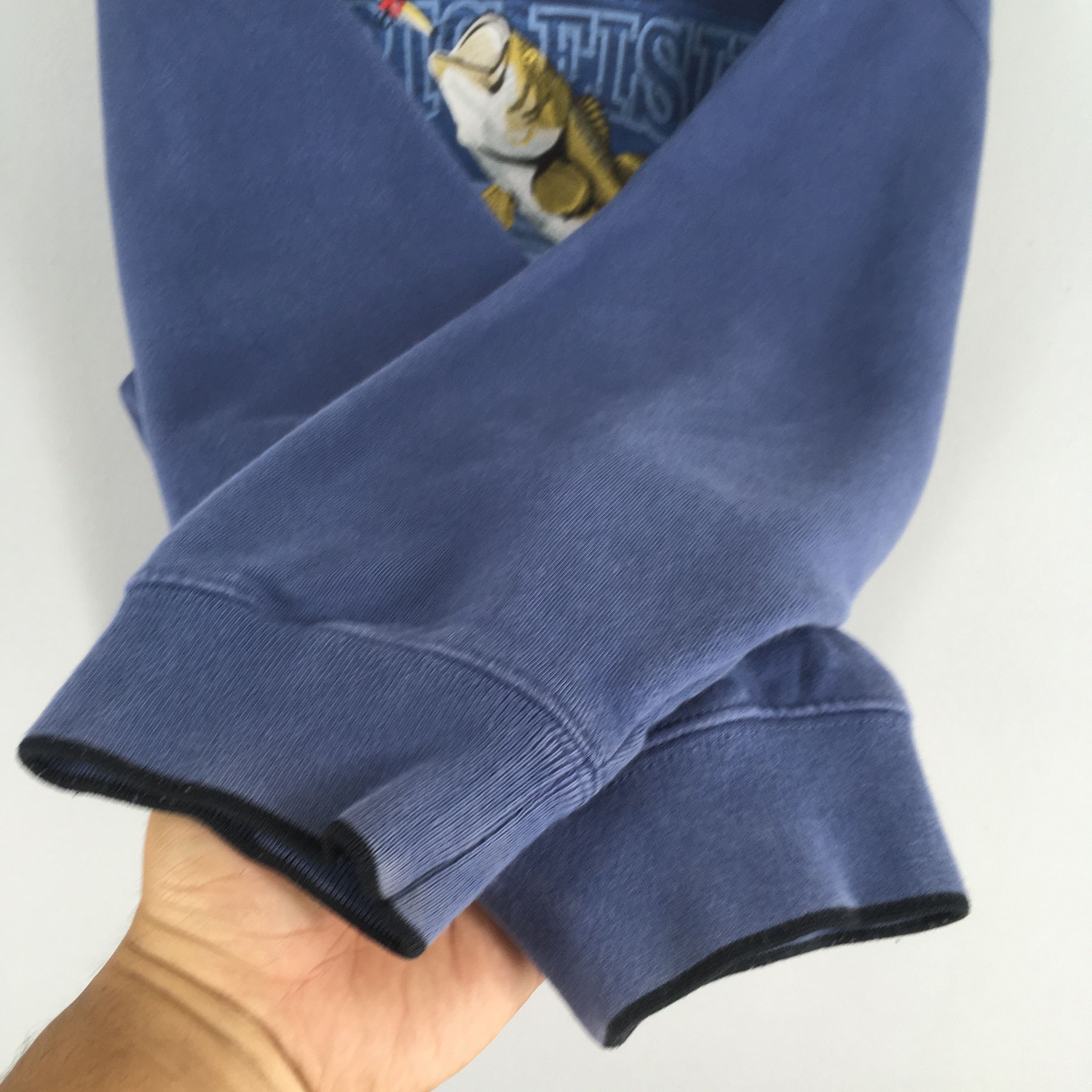 Habitat Vintage Largemouth Bass Fish Blue Sweatshirt XLarge Size US XL / EU 56 / 4 - 4 Thumbnail