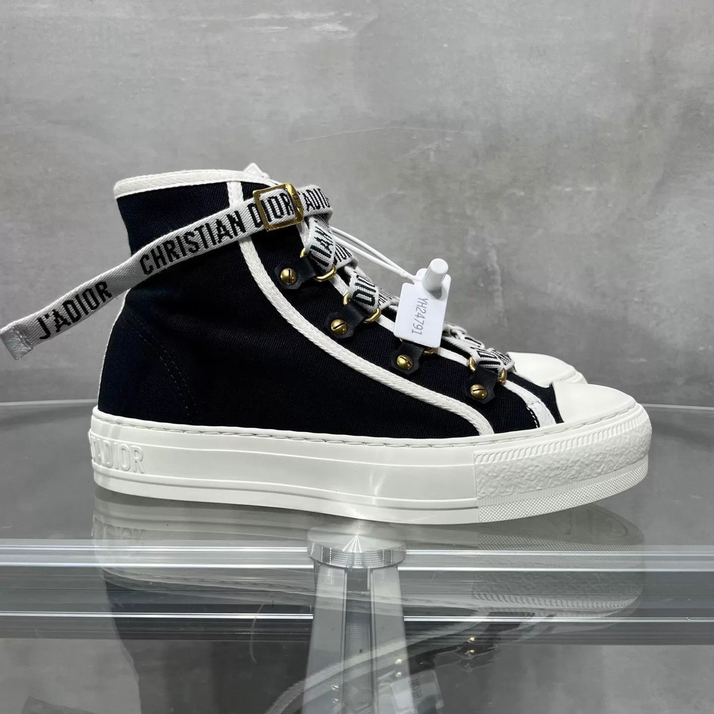 Dior Dior classic b&w logo canvas sneaker size 35 Size US 4.5 / IT 34.5 - 4 Thumbnail