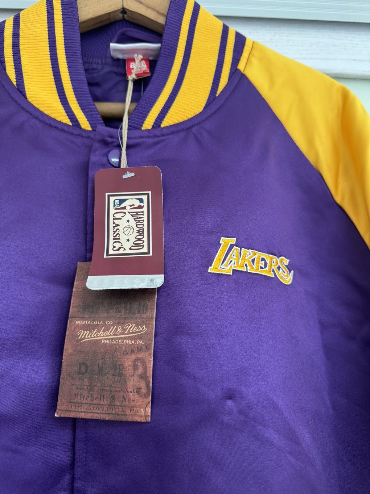 Mitchell & Ness NWT Lakers Mitchell&Ness Bomber Basketball Jacket Size US XXL / EU 58 / 5 - 8 Thumbnail