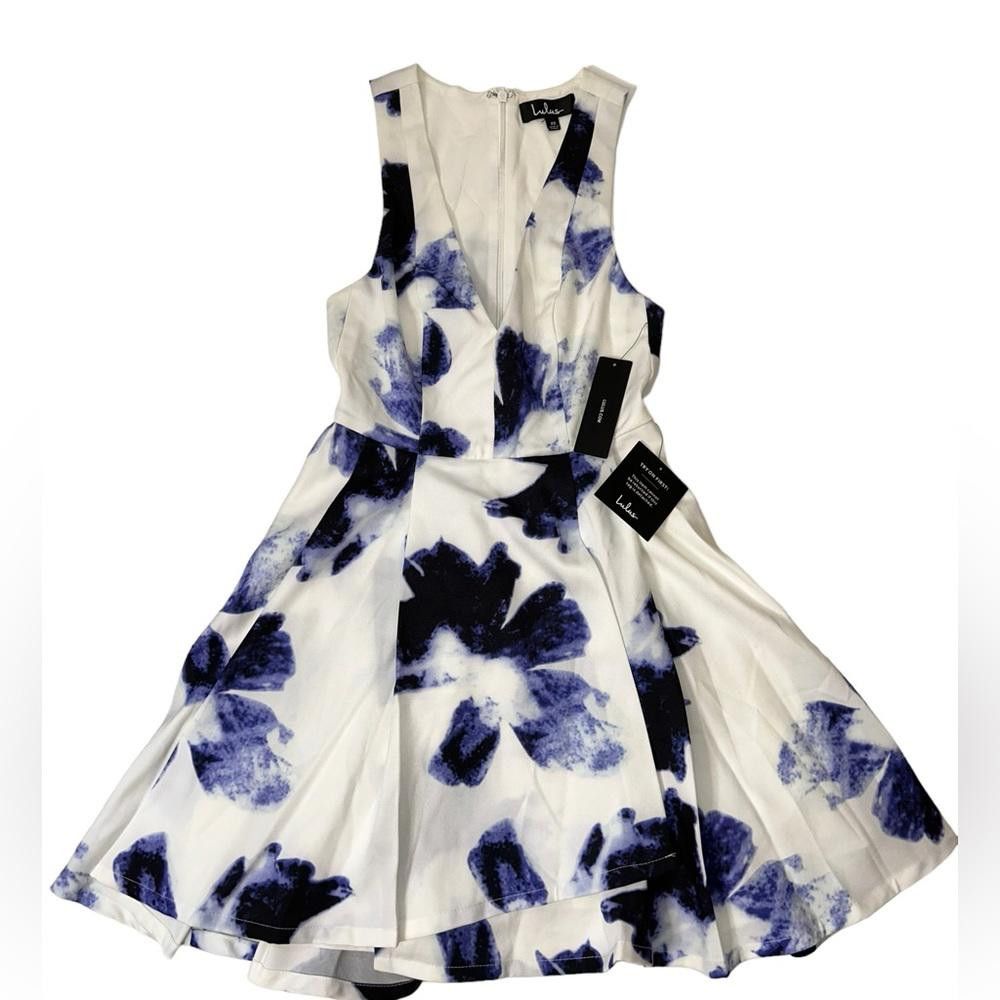 Lulus Lulus l NWT Seeing Chic Floral Fit & Flare Dress XS Size XS / US 0-2 / IT 36-38 - 2 Thumbnail