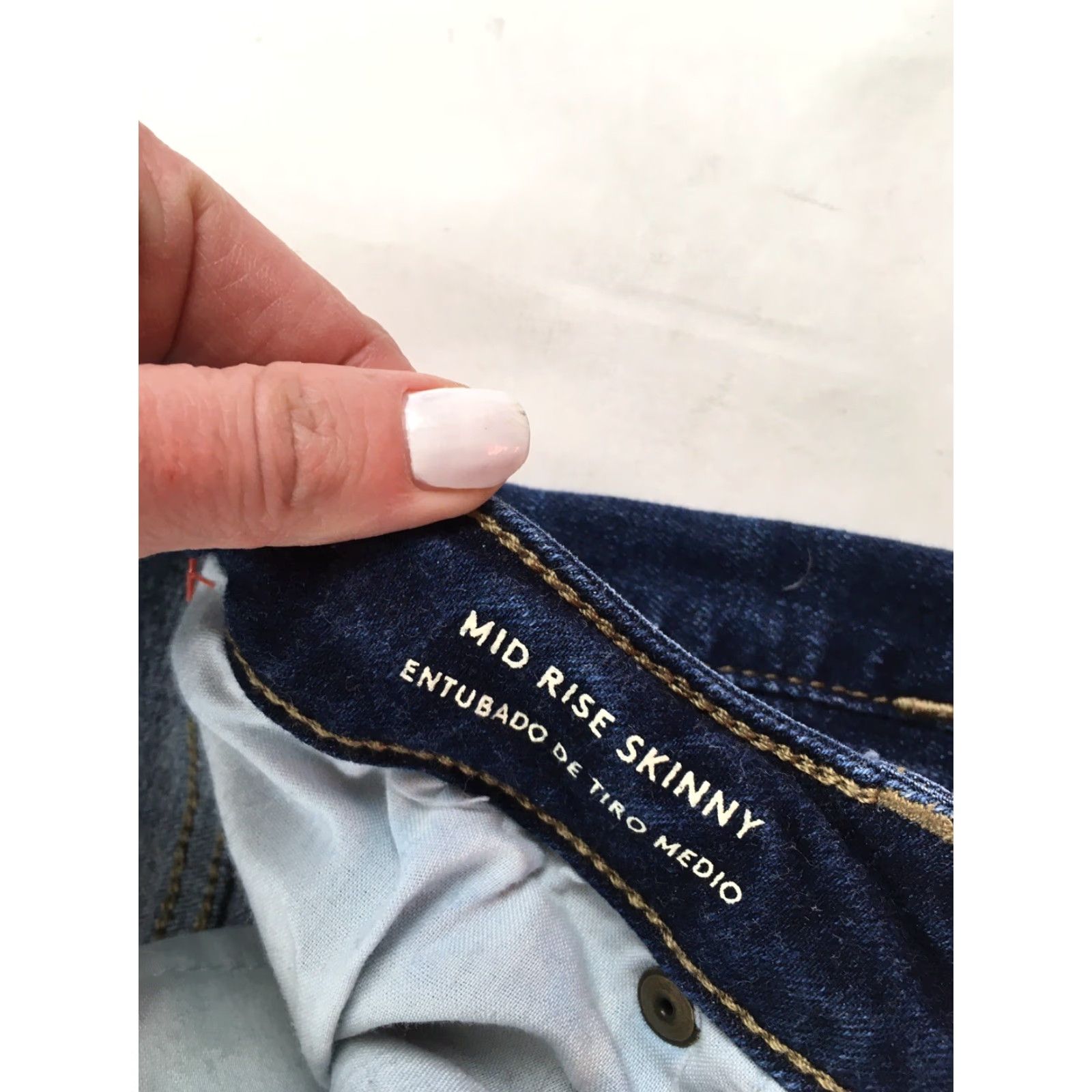 Vintage Universal Thread Jeans Women's 2 (26R) Blue Mid Rise Skinny Distressed Jeans Size 26" / US 2 / IT 38 - 5 Thumbnail