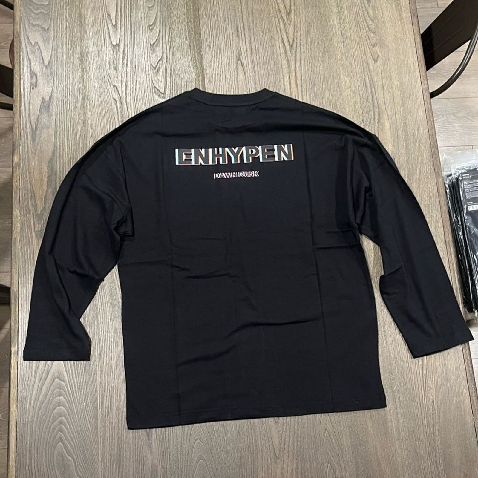 Vintage NWT Enhypen Band Dawn Dusk Black Long Sleeve T-Shirt Size L Size US L / EU 52-54 / 3 - 2 Thumbnail