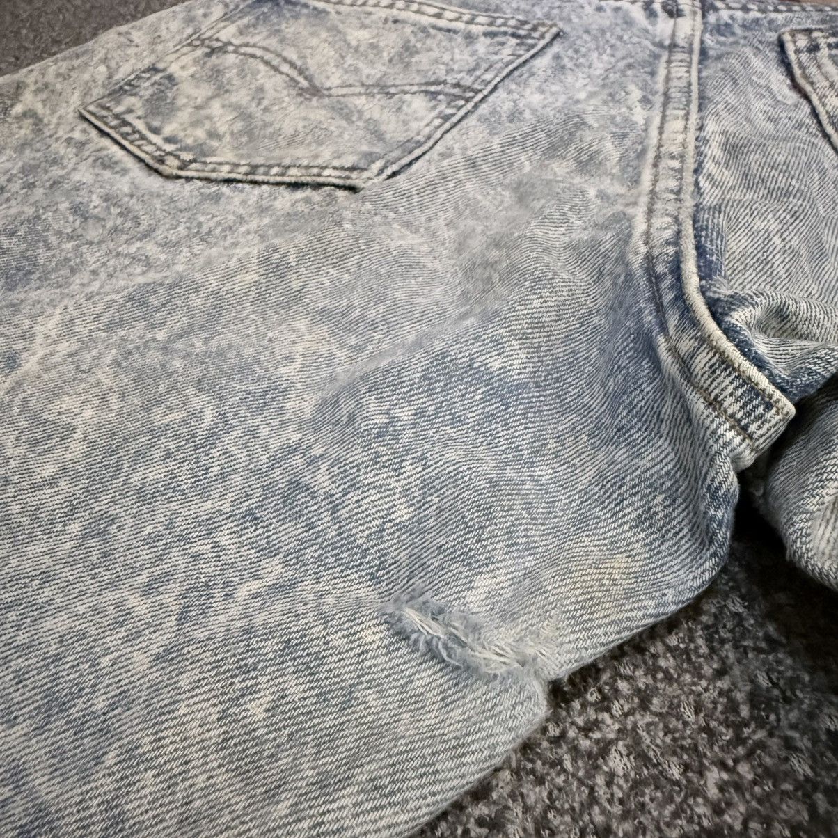 Levi's Vintage Clothing Vintage Thrash 90s Levis 505 IRREGULAR Acid Wash Rare Denim Size US 34 / EU 50 - 11 Thumbnail