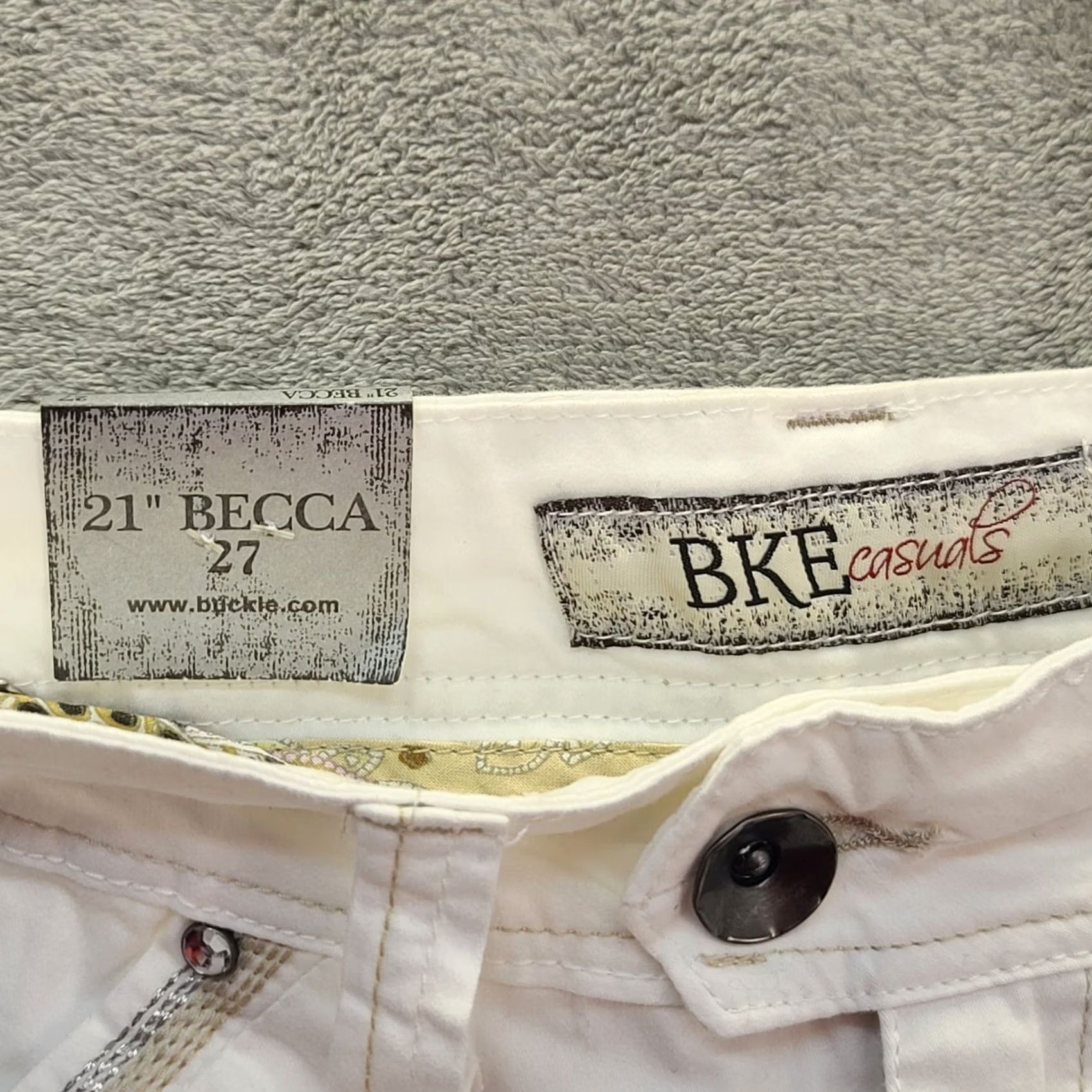 Vintage VINTAGE BKE Capris Womens 27x22 Becca Slim Fit Mid Rise Cropped Embroidered Comfort Y2K Capri Pants Womensည Size ONE SIZE - 3 Thumbnail