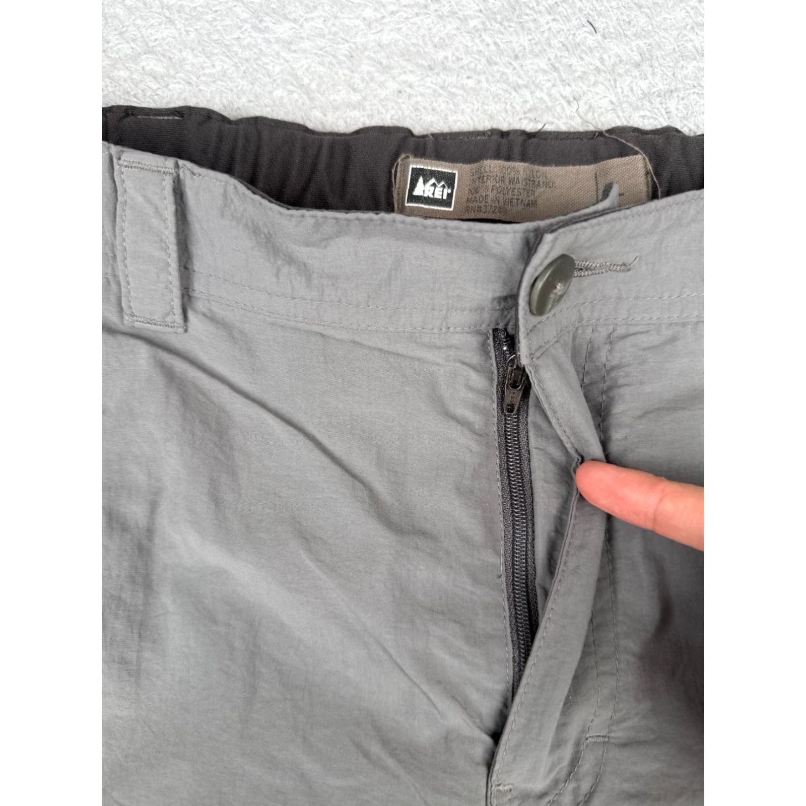 Vintage REI Men Cargo Shorts XL Gray 100% Nylon Lightweight Pockets Quick Dry Belted 40x9 Casual Travel Summer Fall Spring Vintage: No Size US 36 / EU 52 - 6 Thumbnail