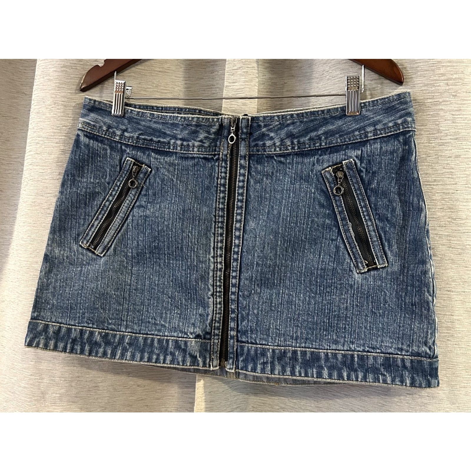 Vintage VTG No Boundaries Denim Jean Low Rise Mini Skirt Sz 15 Casual Juniors 2000s Blue Cotton Grunge Zip Front Waist 36 inches 13.5” Women? Size 36" / US 14 / IT 50 - 2 Thumbnail