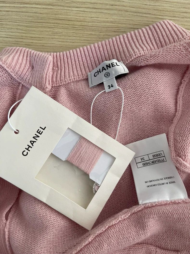 Chanel Chanel 25s cherry pink cashmere cardigan Size XXS / US 00 / IT 34 - 3 Thumbnail