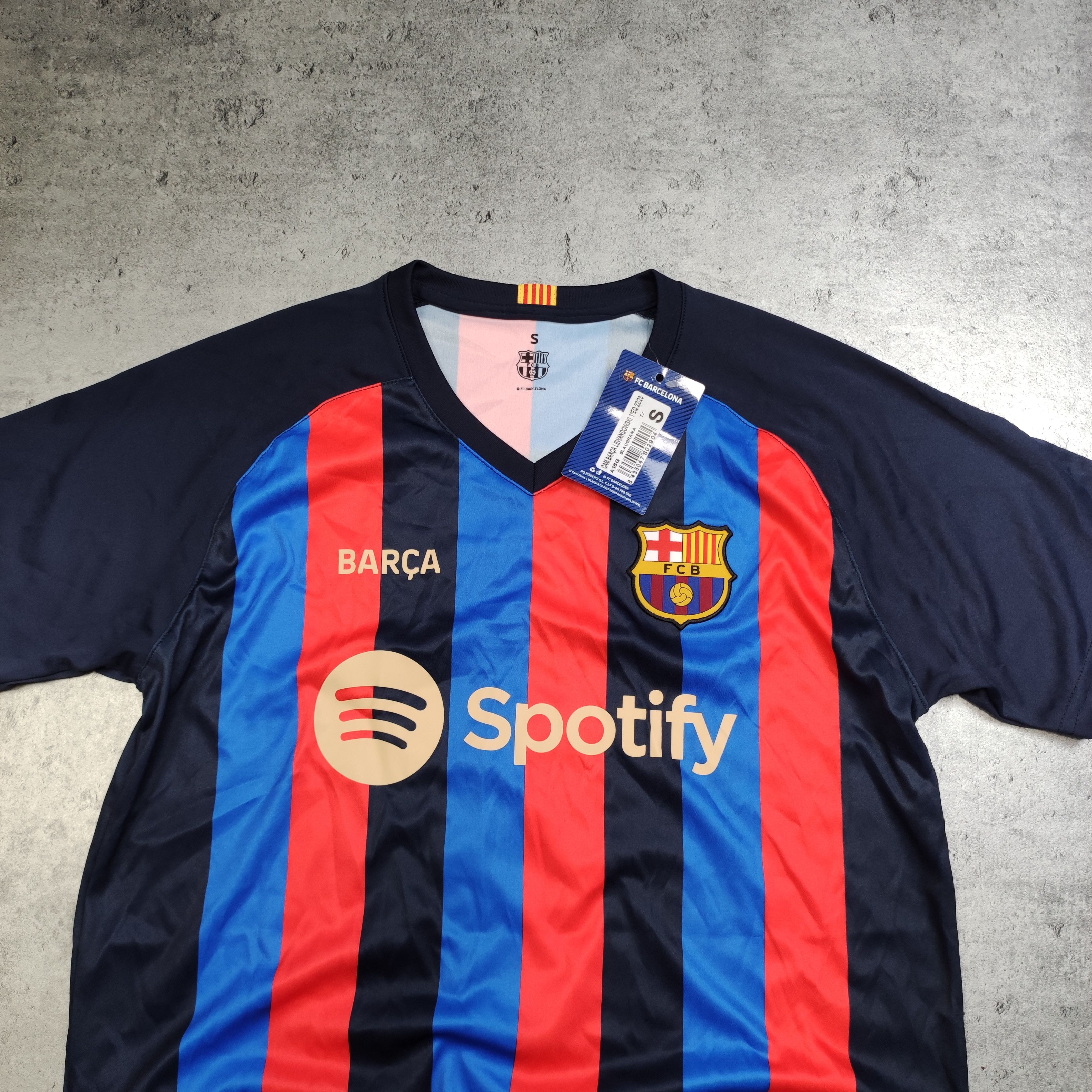 Other RARE Rogers Official Spain FC Barcelona #9 Lewandowski Kit Size US S / EU 44-46 / 1 - 4 Thumbnail