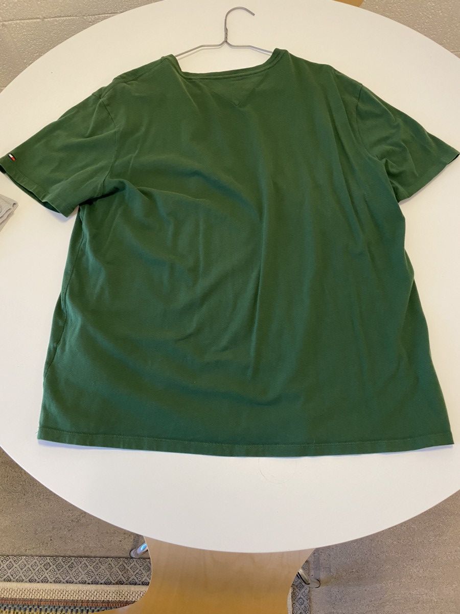 Tommy Hilfiger × Tommy Jeans × Vintage Green Tommy Hilfiger Logo T-Shirt Size US L / EU 52-54 / 3 - 2 Thumbnail