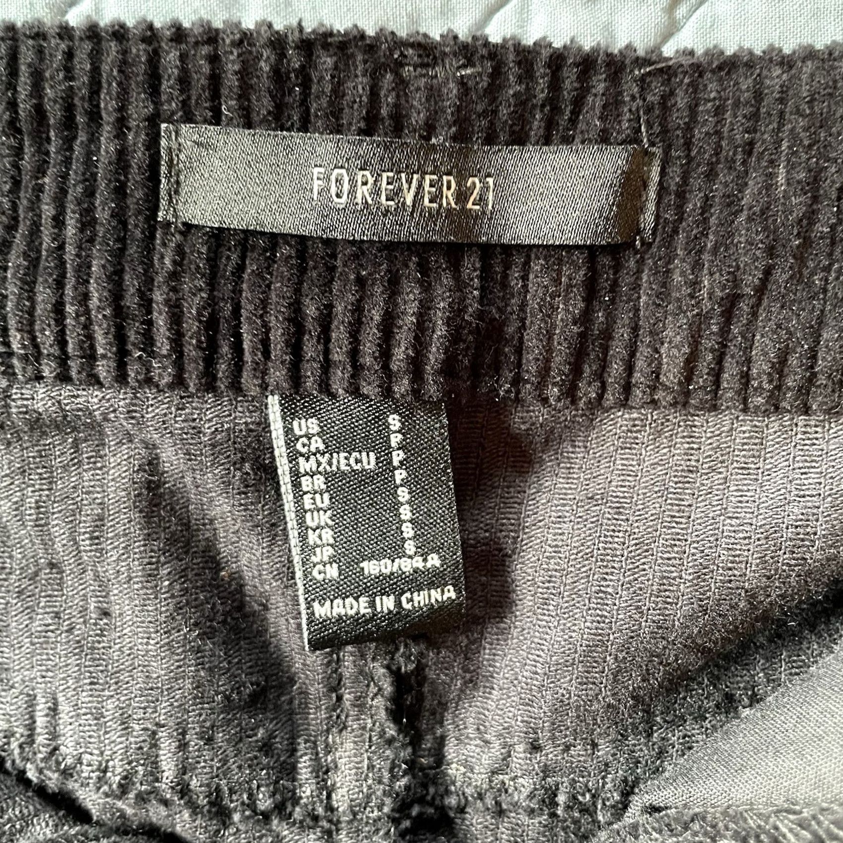 Forever 21 FOREVER 21 Women's Corduroy Mini Skirt S Black Cotton Casual Modern Retro Pockets High Rise Girls Size 28" / US 6 / IT 42 - 3 Thumbnail