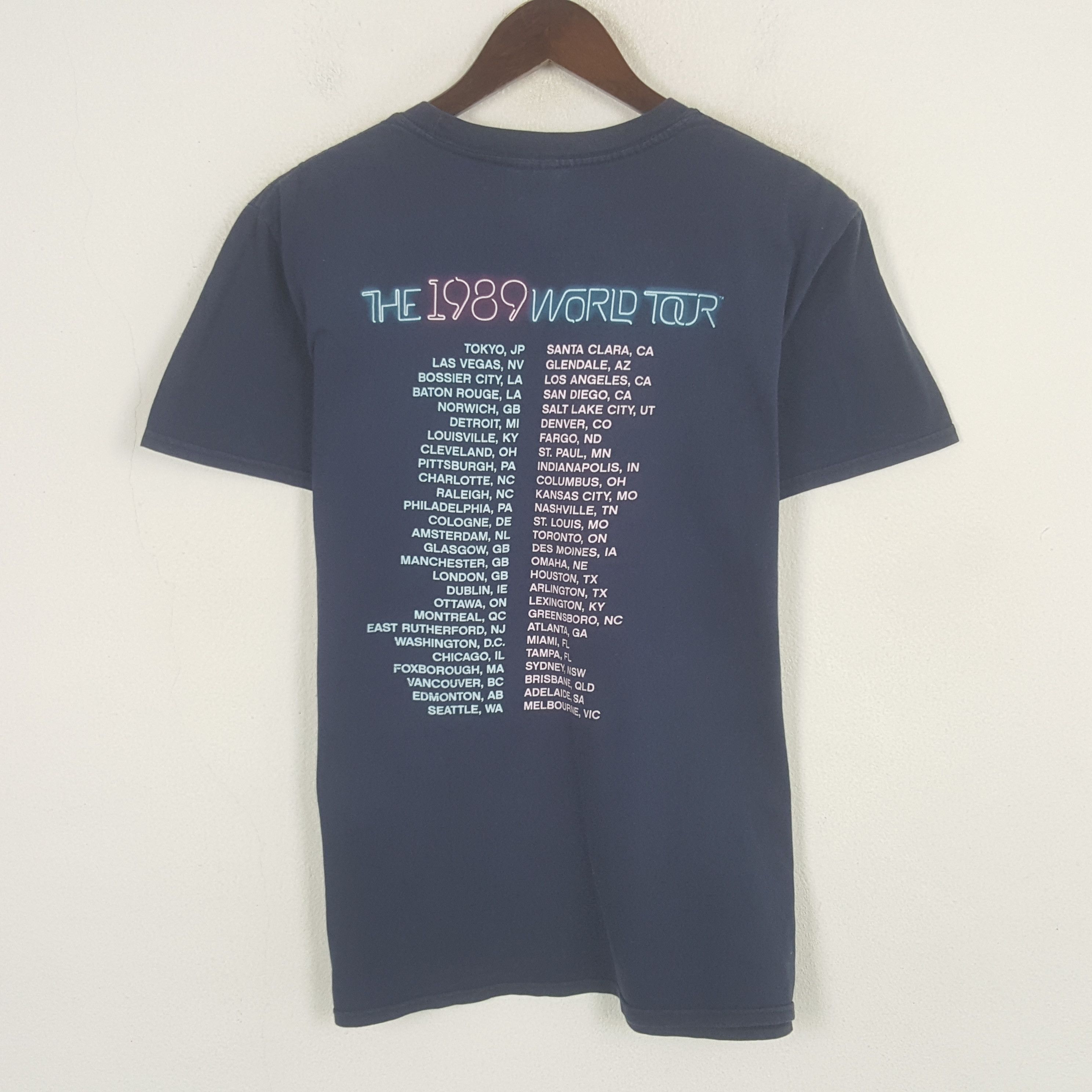 Other Vintage Taylor Swift Tour World 1989 Tshirt Size US M / EU 48-50 / 2 - 3 Thumbnail