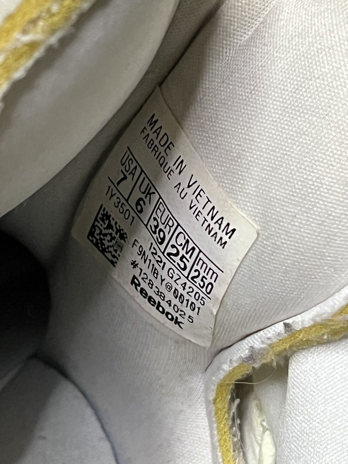 Maison Margiela × Reebok Reebok x Maison Margiela Size US 7 / EU 40 - 7 Thumbnail