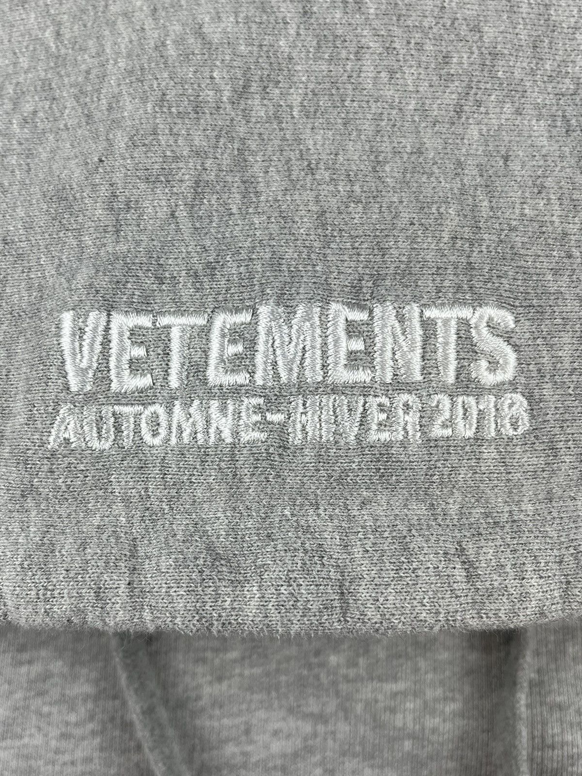 Vetements AW18 Vetements Misplaced Logo Cropped Hoodie Grey Size US M / EU 48-50 / 2 - 6 Thumbnail