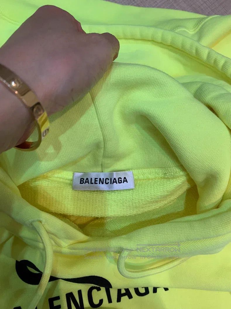 Balenciaga Balenciaga Neon Yellow Green Buckle Hooded Sweatshirt Size US S / EU 44-46 / 1 - 4 Thumbnail