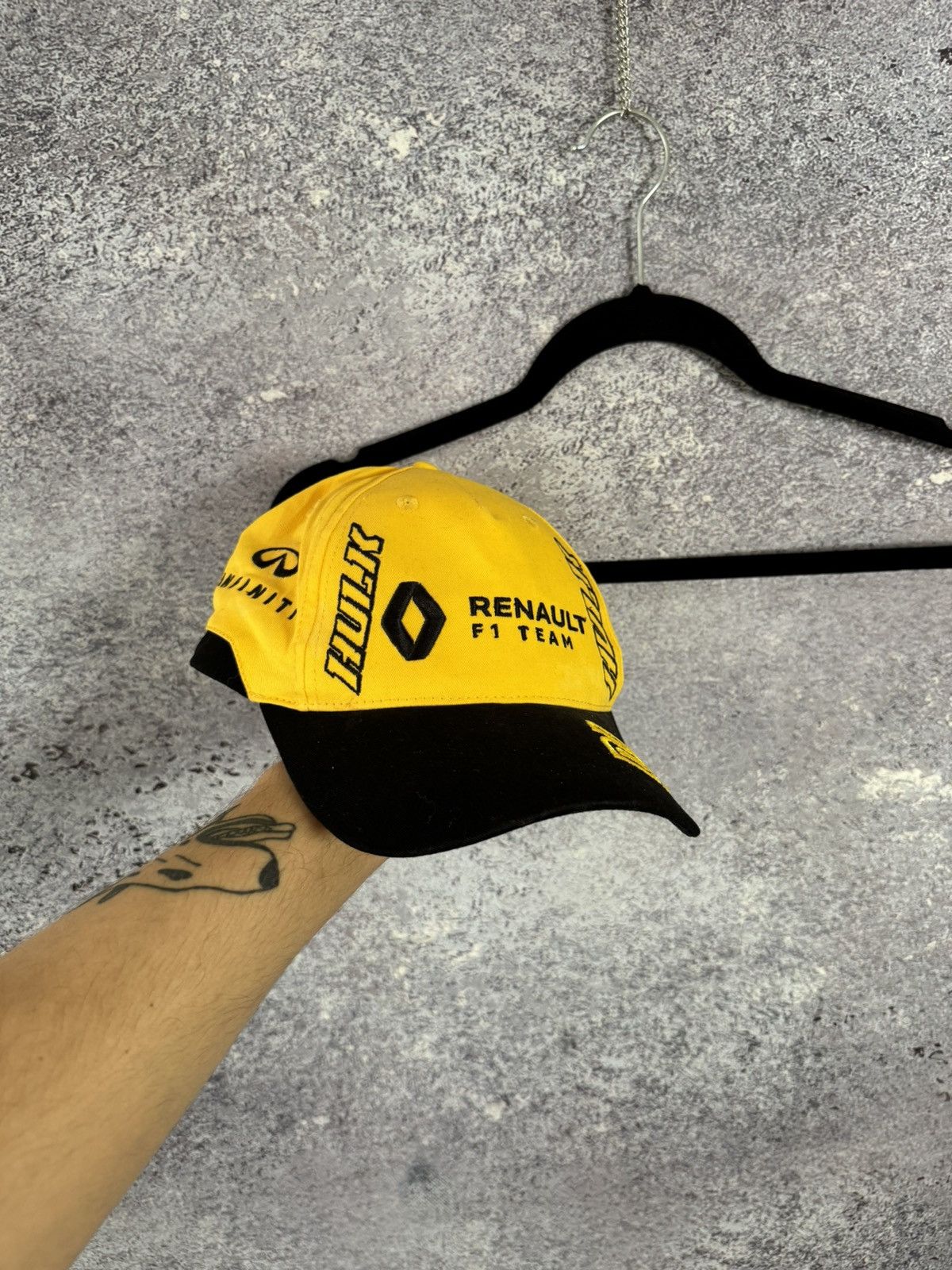 Formula 1 × Le Coq Sportif × Vintage Castrol Hulk Cap Double Pilote Renault 3 27 F1 Team Riccardo Size ONE SIZE - 1 Thumbnail