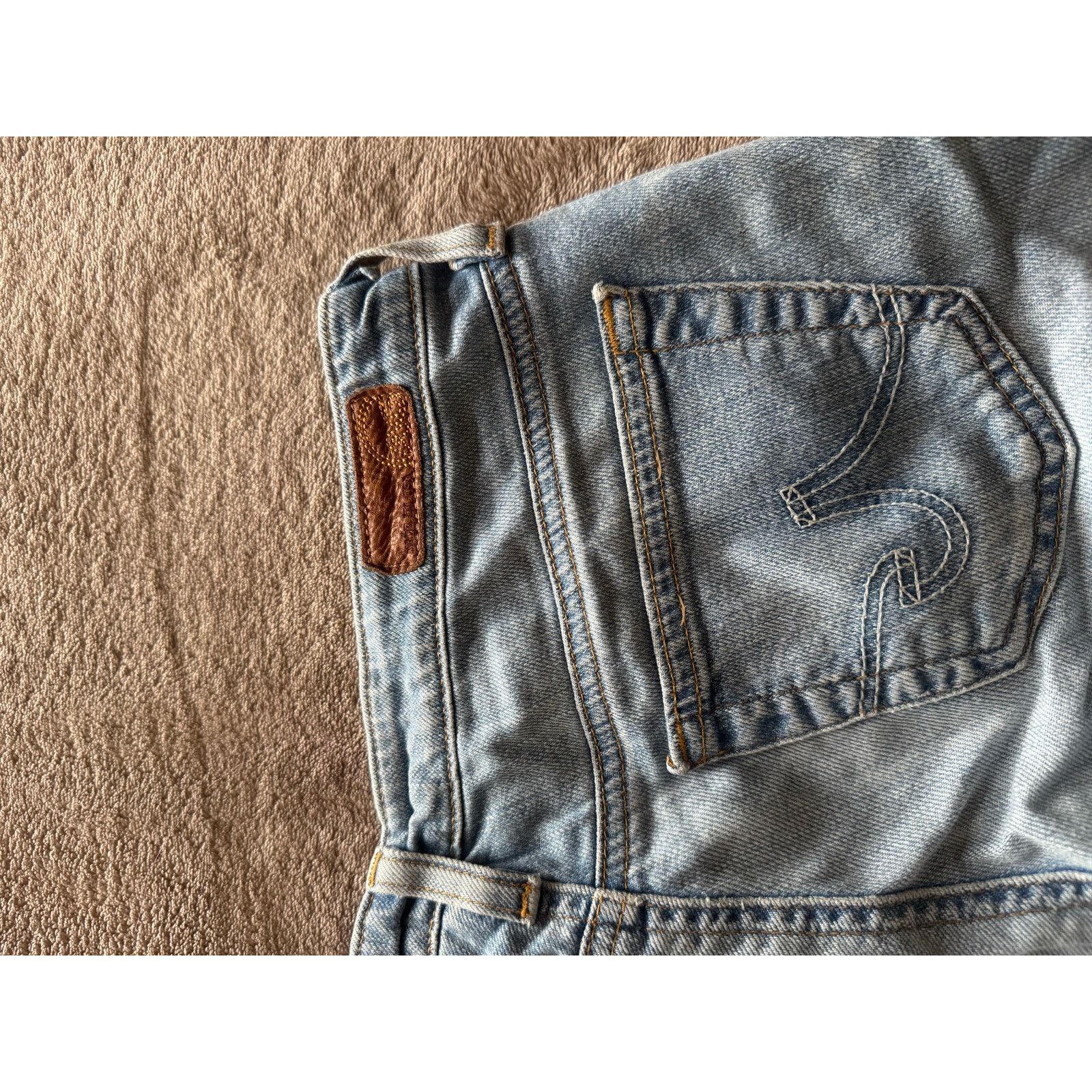 AG Adriano Goldschmied Adriano Goldschmied Light Wash Denim Capri Shorts Low Rise Size 27" / US 4 / IT 40 - 6 Thumbnail
