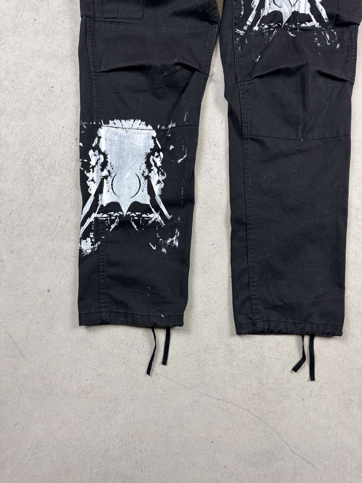 Vintage 1990s Military Black Cargo Pants with Handpainted Faces Size US 31 - 3 Thumbnail