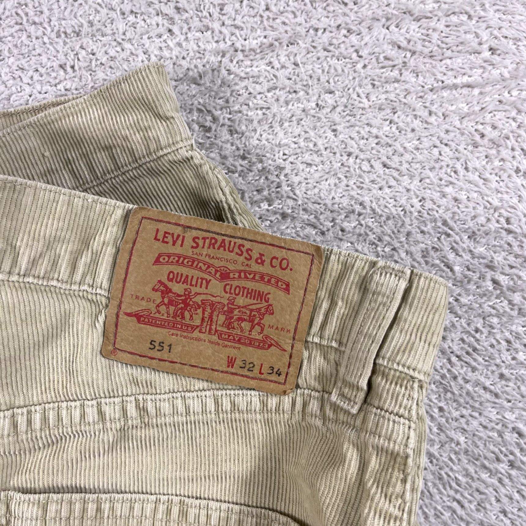 Levi's VINTAGE Levi's 551 Corduroy Jeans Mens 30x28 Beige Button Fly Straight Leg 90s Y2K USA Size US 30 / EU 46 - 6 Thumbnail