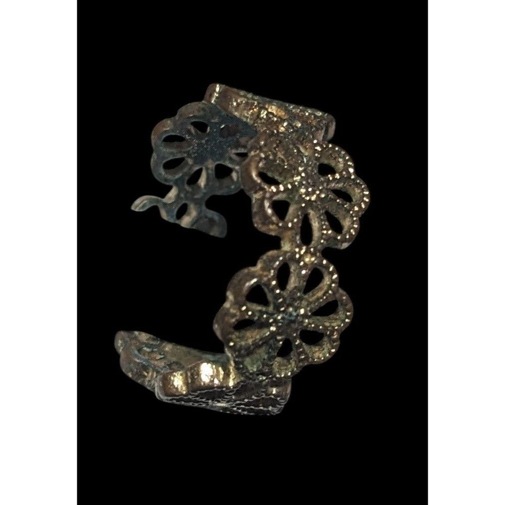 Other Fairycore Floral Gold Tone Filigree Ring Size 7 Size ONE SIZE - 7 Thumbnail